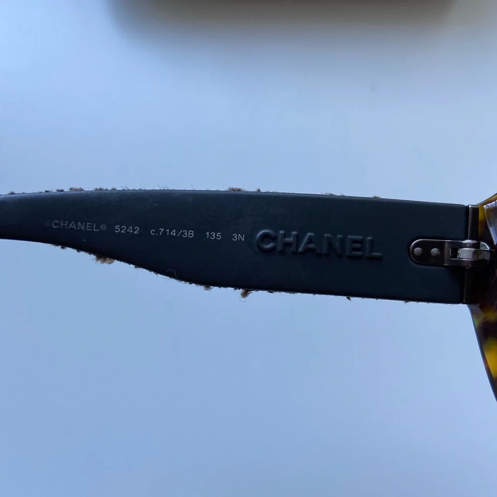 CHANEL authentic come